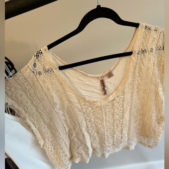 Eyeshadow Cream lace boho short sleeve shirt - Picture 2 of 4